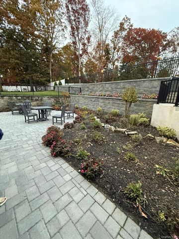 128 Santa Barbara Drive 128, Plainview, NY 11803