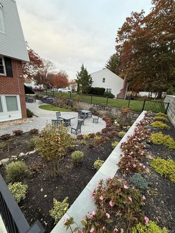 128 Santa Barbara Drive 128, Plainview, NY 11803