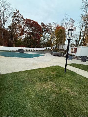 128 Santa Barbara Drive 128, Plainview, NY 11803