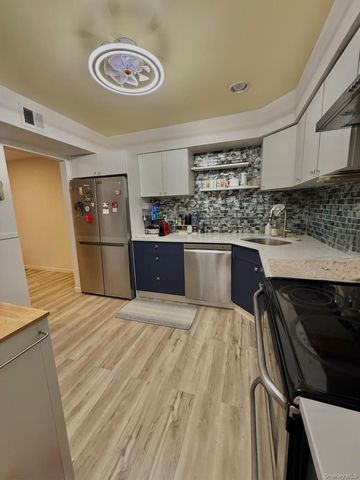 128 Santa Barbara Drive 128, Plainview, NY 11803