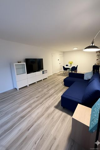 128 Santa Barbara Drive 128, Plainview, NY 11803