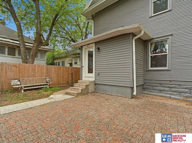2711 Sumner Street, Lincoln, NE 68502