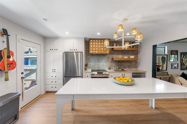 805 E 36th Street, Houston, TX 77022