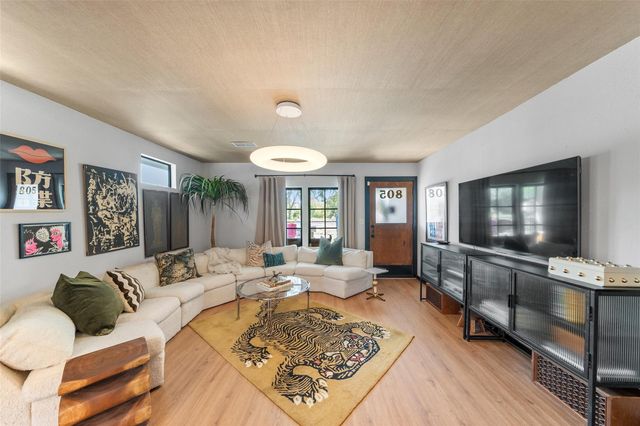 805 E 36th Street, Houston, TX 77022