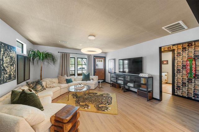 805 E 36th Street, Houston, TX 77022