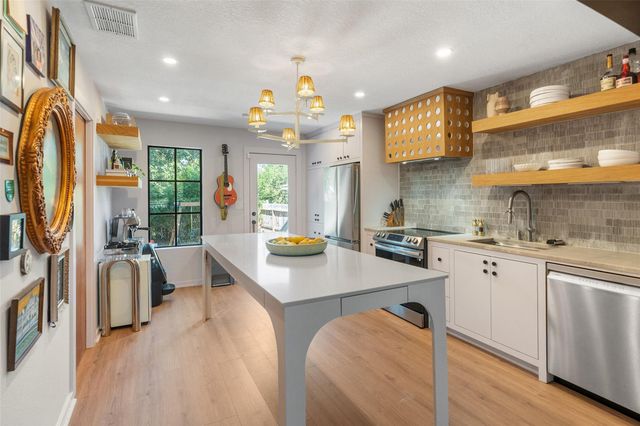 805 E 36th Street, Houston, TX 77022