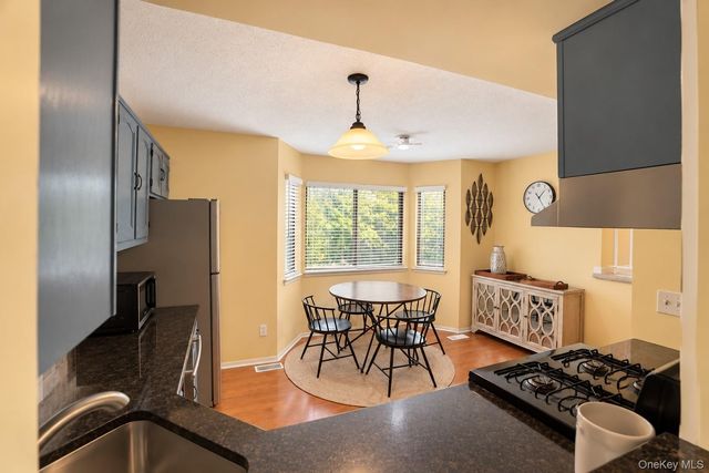 153 Treetop Circle, Nanuet, NY 10954