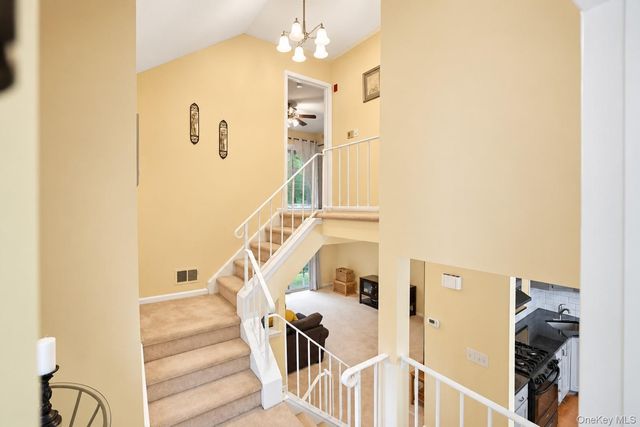 153 Treetop Circle, Nanuet, NY 10954