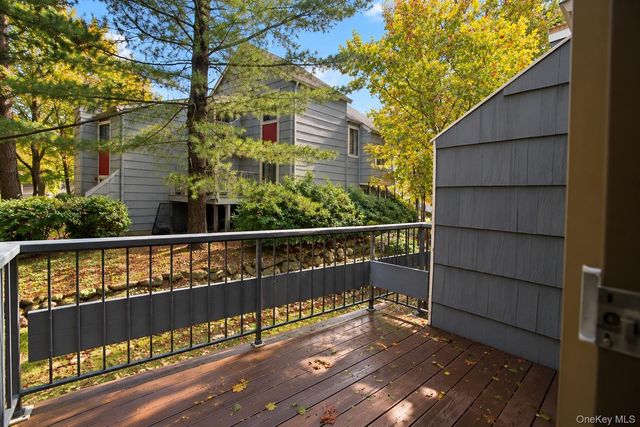 153 Treetop Circle, Nanuet, NY 10954