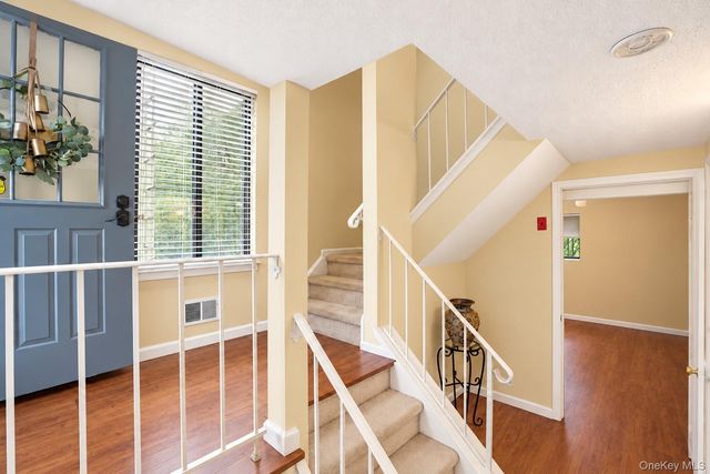 153 Treetop Circle, Nanuet, NY 10954