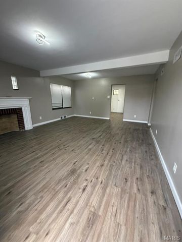 4236 Dressell Avenue, St Louis, MO 63120