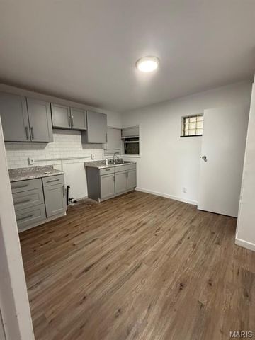 4236 Dressell Avenue, St Louis, MO 63120