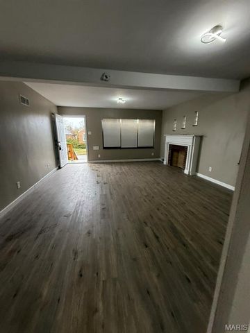 4236 Dressell Avenue, St Louis, MO 63120