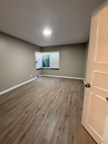 4236 Dressell Avenue, St Louis, MO 63120