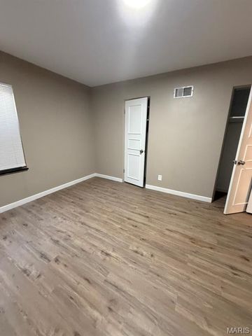 4236 Dressell Avenue, St Louis, MO 63120