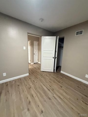 4236 Dressell Avenue, St Louis, MO 63120