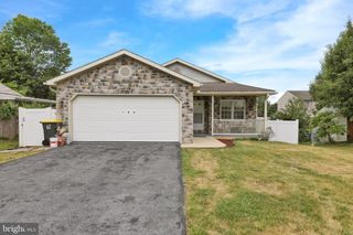 100 N ROBESON ST, Robesonia, PA 19551