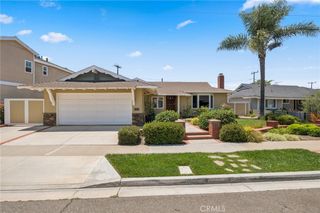 929 Junipero Dr, Costa Mesa, CA 92626