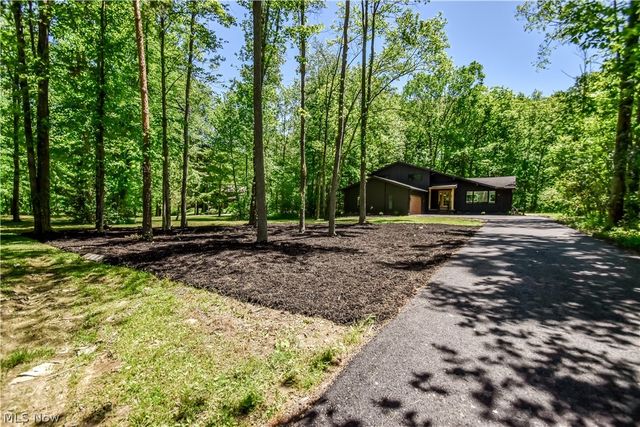 19121 Brewster Road, Aurora, OH 44202