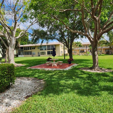 219 Coventry J, West Palm Beach, FL 33417