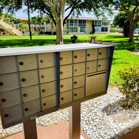 219 Coventry J, West Palm Beach, FL 33417