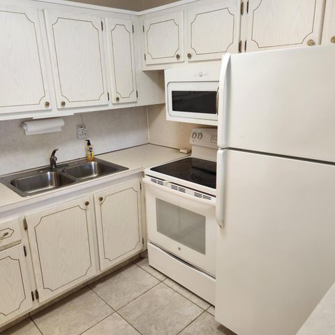219 Coventry J, West Palm Beach, FL 33417