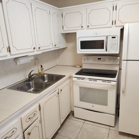 219 Coventry J, West Palm Beach, FL 33417