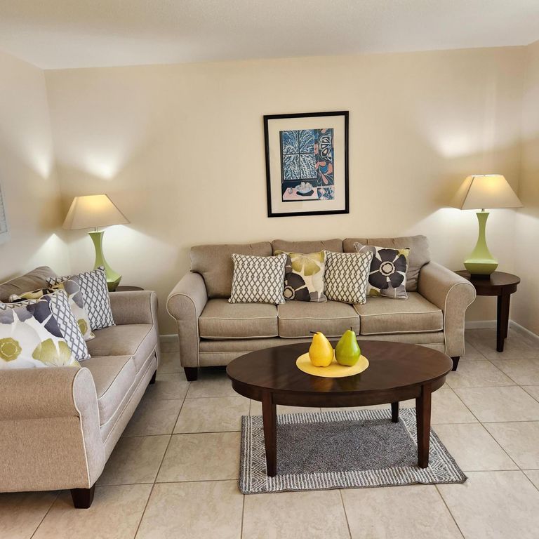 219 Coventry J, West Palm Beach, FL 33417