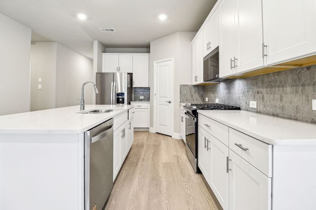 6636 Creek Edge Circle, Fort Worth, TX 76036