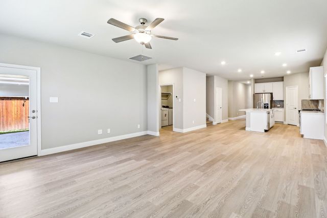 6636 Creek Edge Circle, Fort Worth, TX 76036