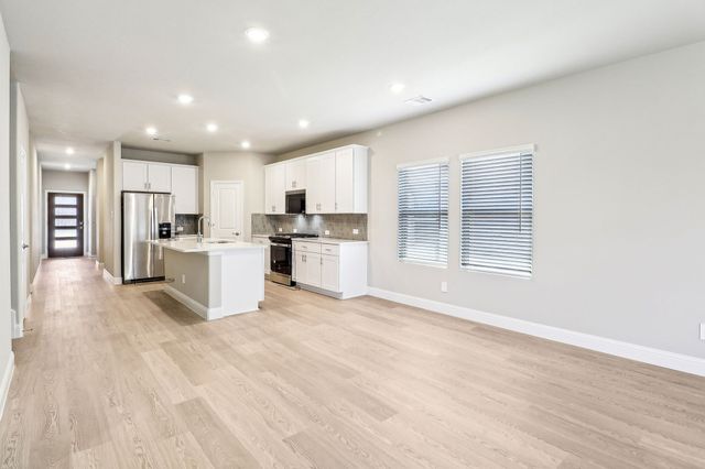 6636 Creek Edge Circle, Fort Worth, TX 76036