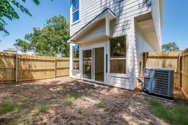 423 Sparks Street, Dallas, TX 75203