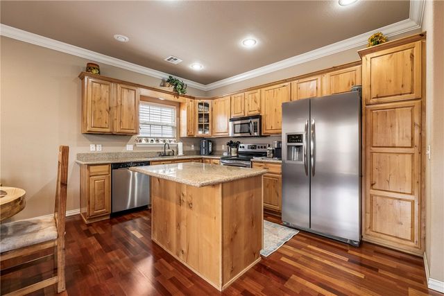 6 Chaucer Drive, Bella Vista, AR 72714