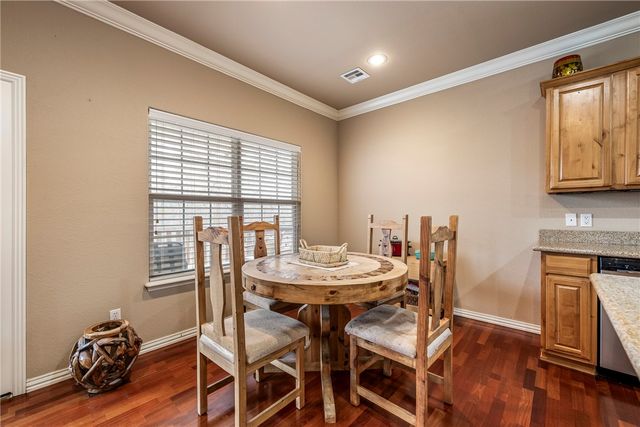 6 Chaucer Drive, Bella Vista, AR 72714