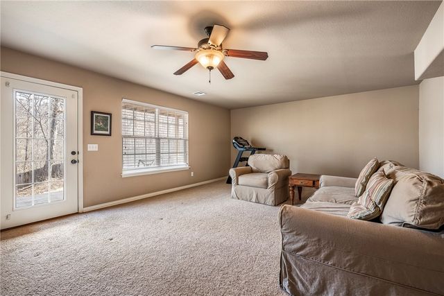 6 Chaucer Drive, Bella Vista, AR 72714