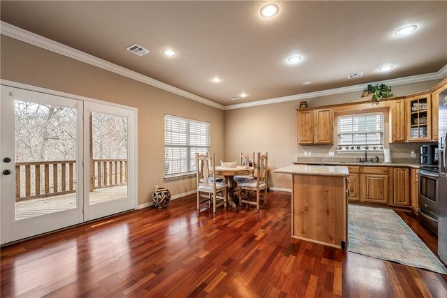 6 Chaucer Drive, Bella Vista, AR 72714