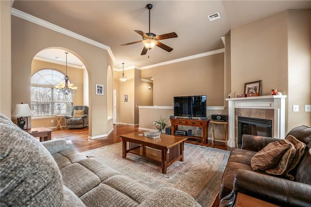 6 Chaucer Drive, Bella Vista, AR 72714