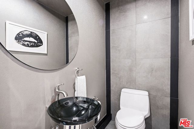 2393 Mount Olympus Drive, Los Angeles, CA 90046