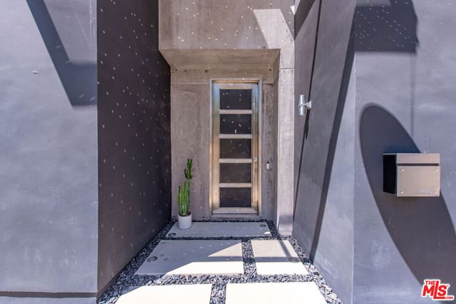 2393 Mount Olympus Drive, Los Angeles, CA 90046
