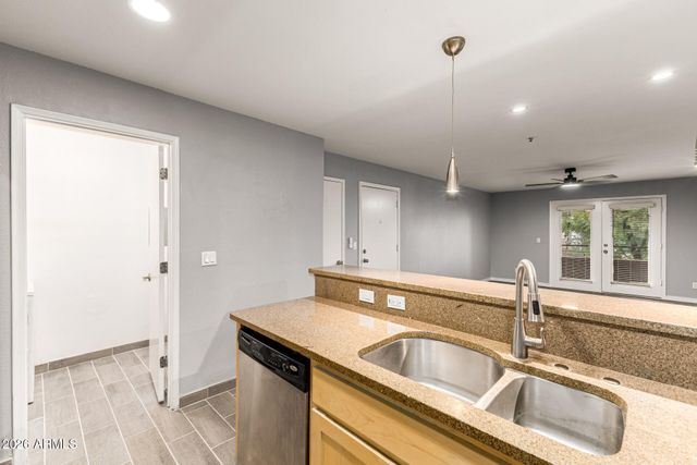 4704 E PARADISE VILLAGE Parkway 211, Phoenix, AZ 85032