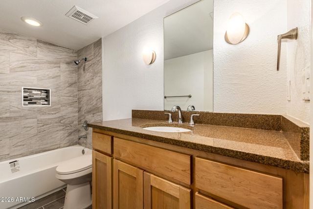 4704 E PARADISE VILLAGE Parkway 211, Phoenix, AZ 85032