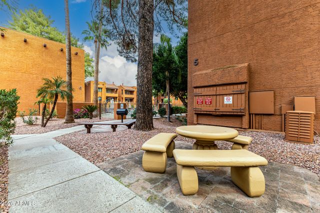 4704 E PARADISE VILLAGE Parkway 211, Phoenix, AZ 85032