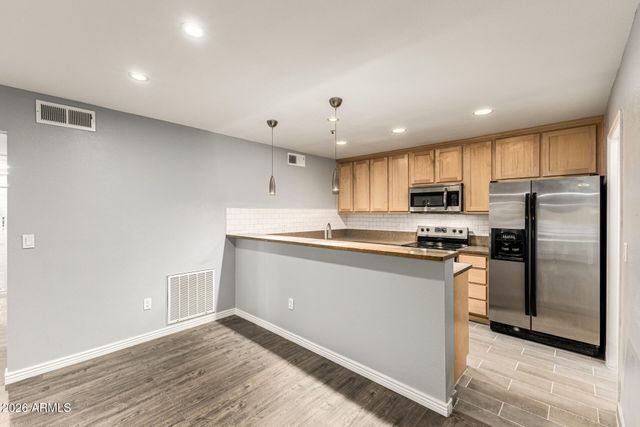 4704 E PARADISE VILLAGE Parkway 211, Phoenix, AZ 85032