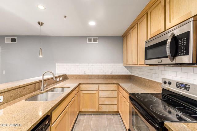 4704 E PARADISE VILLAGE Parkway 211, Phoenix, AZ 85032