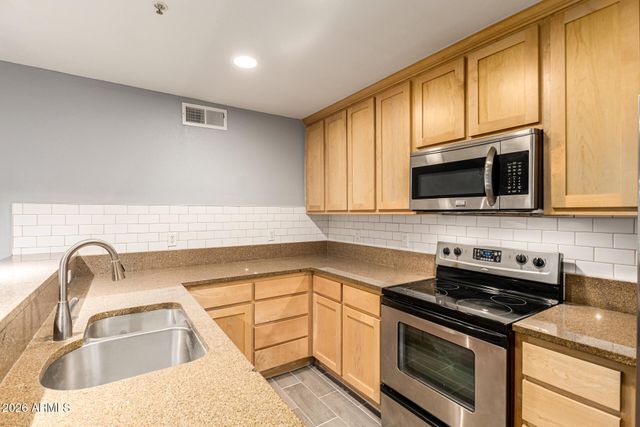 4704 E PARADISE VILLAGE Parkway 211, Phoenix, AZ 85032