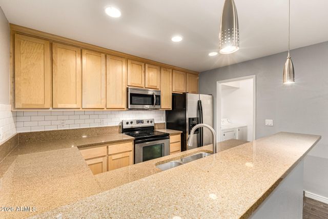 4704 E PARADISE VILLAGE Parkway 211, Phoenix, AZ 85032