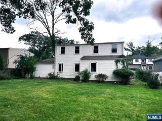 18 Manor Road, Livingston, NJ 07039
