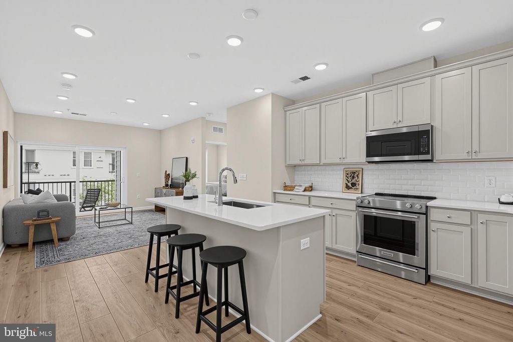 431 WASHINGTON ST #2212 FIRESTONE, CONSHOHOCKEN, PA 19428 — exterior