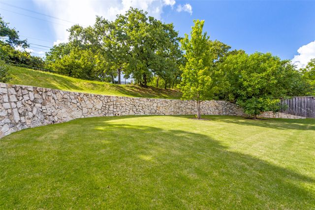 124 Cliffside Drive N, Burleson, TX 76028