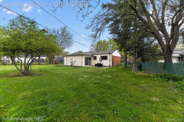 11672 De Clerck Drive, Sterling Heights, MI 48313